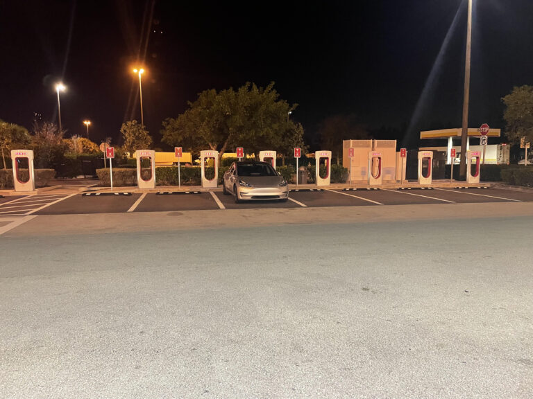 West Palm Beach, FL Florida Turnpike Service Plaza Supercharger, Now